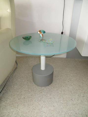 Ronde Bijzettafel beschikbaar voor biedingen