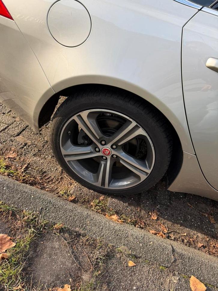 Te koop originele jaguar xf sport r velgen 19 inch nu €499, Auto-onderdelen, Banden en Velgen, Velg(en), Winterbanden, 19 inch