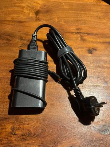 Dell USB-C 90W adapter beschikbaar voor biedingen
