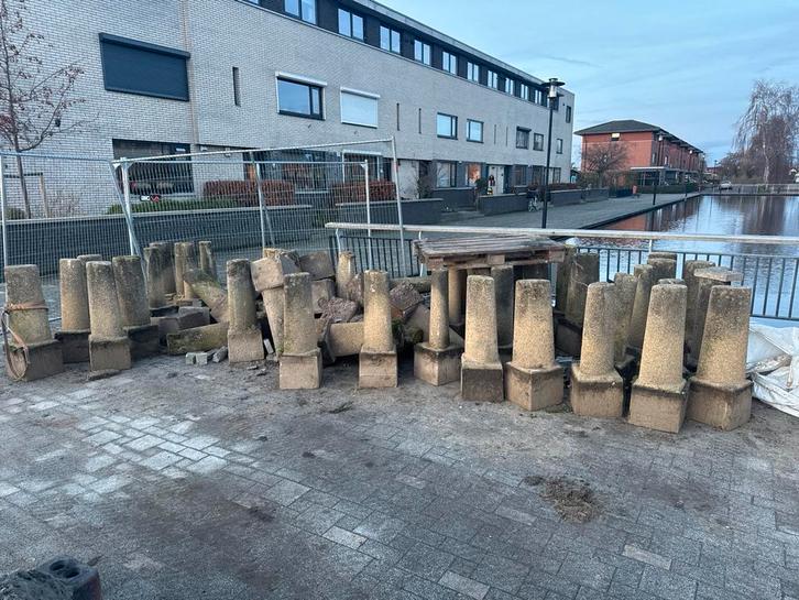 Betonnen Palen / Zuilen - 70 stuks, Tuin en Terras, Terrasdelen en Vlonders, Gebruikt, Overige materialen, Ophalen