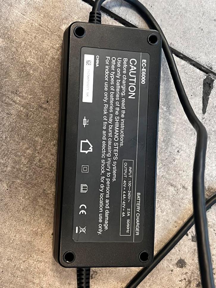 Shimano Steps BT-E6000 / BT-E8000 |Snellader 36V 4A-EC-E6000, Fietsen en Brommers, Fietsonderdelen, Zo goed als nieuw, Algemeen