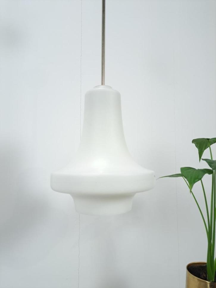 Melkglazen schoollamp, Huis en Inrichting, Lampen | Hanglampen, Gebruikt, Glas, Metaal, Verzenden