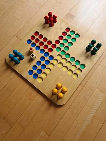 Maxi houten Mens-erger-je-niet spel beschikbaar voor biedingen