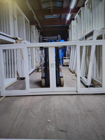 Kozijn met 2 schuifdeuren 4 vakken  beschikbaar voor biedingen