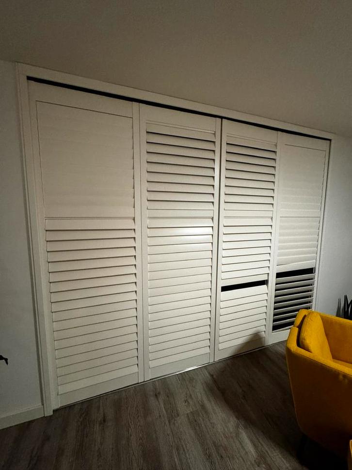 Witte Louvre Shutters / Luiken – 4 panelen, Huis en Inrichting, Stoffering | Gordijnen en Lamellen, Zo goed als nieuw, 200 cm of meer