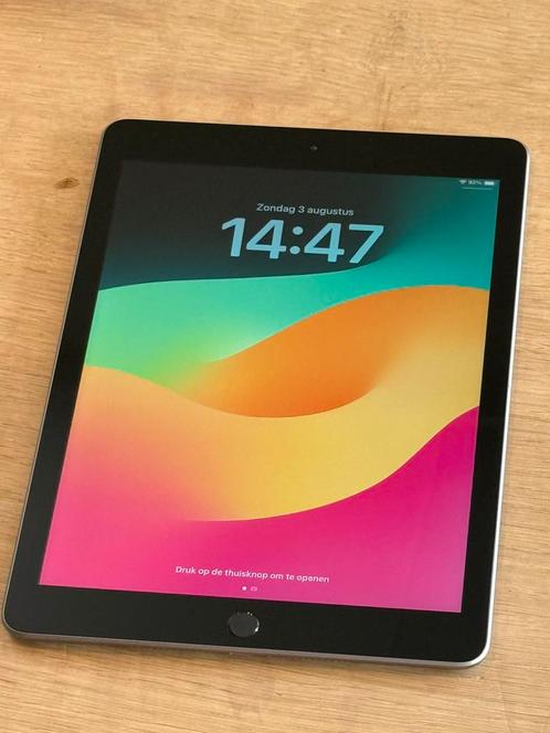 Erg mooie iPad 6th gen Black 32GB, met een goede batterij!, Computers en Software, Apple iPads, Zo goed als nieuw, Apple iPad