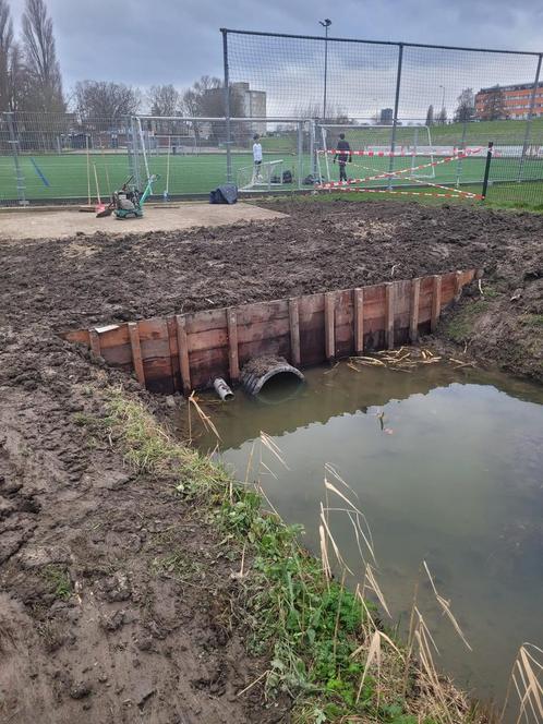 wij bieden onze diensten aan voor één beschoeiing op maat, Diensten en Vakmensen, Aannemers