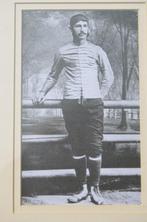 Gekke oude foto van een Voetballer (?), Gebruikt, Foto, Ophalen of Verzenden, Voor 1940