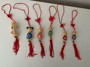 6 Oosterse Houten Gelukspoppetjes beschikbaar voor biedingen
