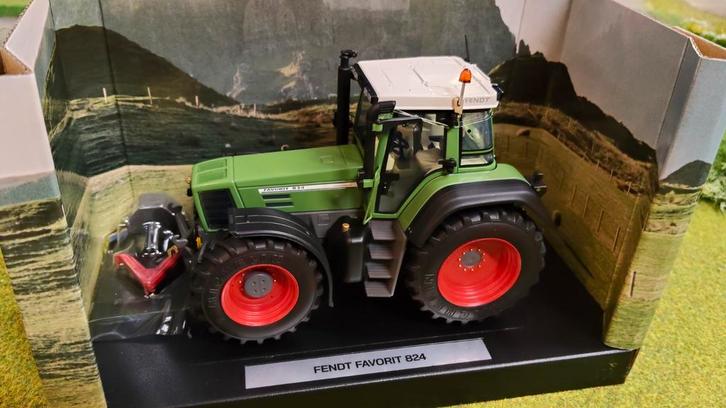 Fendt Favorit  824 Weise Toys, Hobby en Vrije tijd, Modelauto's | 1:32, Nieuw, Tractor of Landbouw, Overige merken, Ophalen of Verzenden