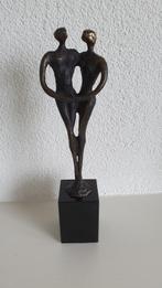 Beeldje - Sculptuur “Nauw verbonden”, Ophalen of Verzenden