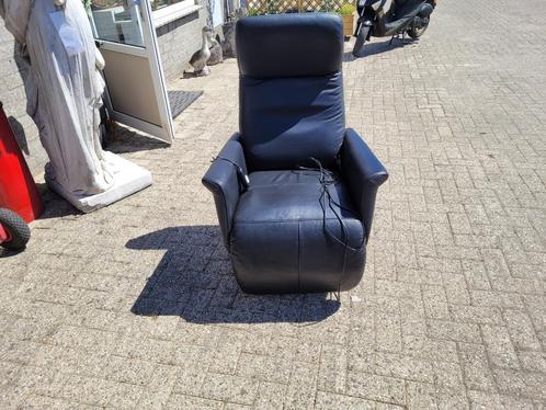 zgan 1 jaar zwart rundleer oude sta-op stoel draai fauteuil, Huis en Inrichting, Fauteuils, Zo goed als nieuw, Leer, 50 tot 75 cm