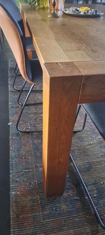 Eettafel van eikenhout beschikbaar voor biedingen