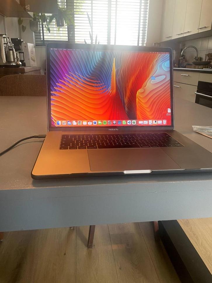 MACBOOK PRO 2016 15 inch, 1 TB + 16 GB RAM and I7 processor, Computers en Software, Apple Macbooks, Refurbished, MacBook Pro, 15 inch