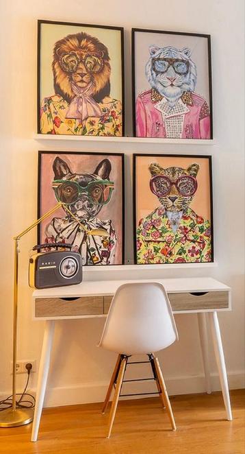 Bureau wit / licht eiken met stoel beschikbaar voor biedingen