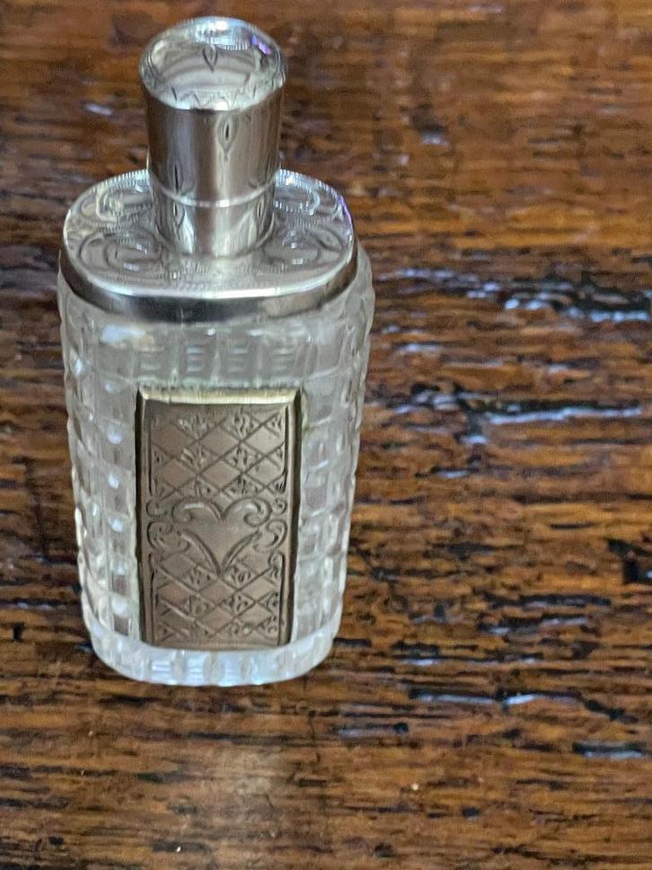 antiek parfumflesje hartje, Antiek en Kunst, Antiek | Goud en Zilver, Ophalen of Verzenden