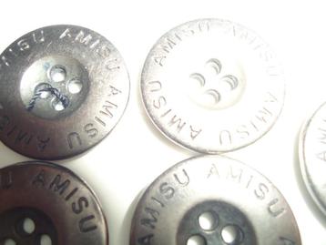 9 metalen knoopjes van amisu  beschikbaar voor biedingen