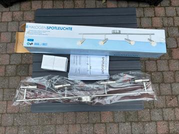 Halogeen lamp met 4 spots nieuw beschikbaar voor biedingen
