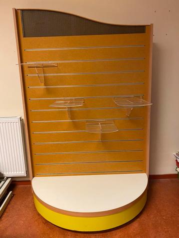 Presentatieblok / winkelinrichting / etalagedisplay beschikbaar voor biedingen
