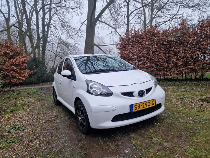 Toyota Aygo 1.0 12V Vvt-i 5DRS 2009 Wit Android Subwoofer, Auto's, Toyota, Particulier, Aygo, Airbags, Airconditioning, Android Auto