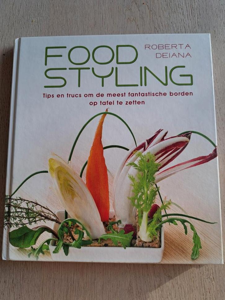 FOOD STYLING - Roberta Deiana, Boeken, Kookboeken, Zo goed als nieuw, Ophalen of Verzenden