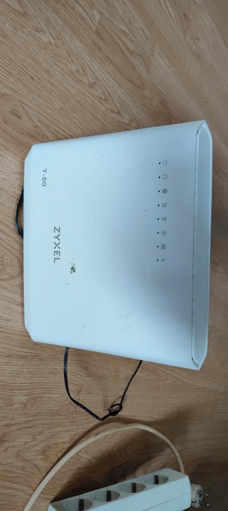 Zyxel T-50 + Sitecom Switch - Complete Set, Computers en Software, Routers en Modems, Gebruikt, Router met modem, Ophalen of Verzenden