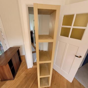 Hoge boekenkast