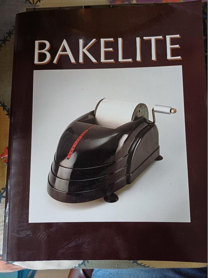Boek over bakeliet. Engels bakelite.naam op binnenblad, Boeken, Hobby en Vrije tijd, Gelezen, Overige onderwerpen, Ophalen