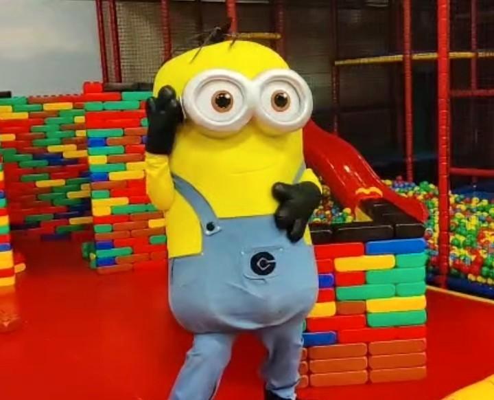 Minion Mascotte Pak - Fijn materiaal - Carnaval, Kleding | Dames, Carnavalskleding en Feestkleding, Zo goed als nieuw, Kleding