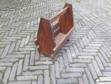 retro krantenbak beschikbaar voor biedingen