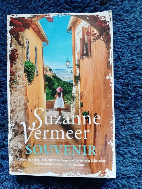 Suzanne Vermeer – Souvenir, Boeken, Thrillers, Zo goed als nieuw, Nederland, Ophalen of Verzenden