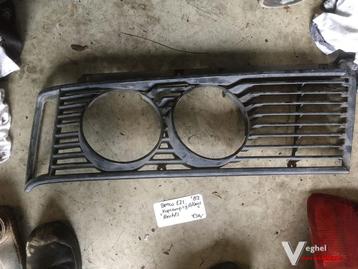 BMW E21  koplamplijst Grille bwjr 1982 rechts beschikbaar voor biedingen