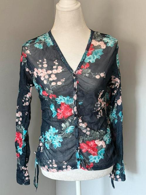 Prachtig vestje van rozes of avalon maat m, Kleding | Dames, Blouses en Tunieken, Ophalen of Verzenden