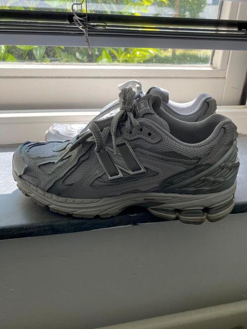 New Balance M1906DH Protection Pack Reflective Silver Metali, Kleding | Dames, Schoenen, Zo goed als nieuw, Sneakers of Gympen