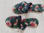 Bloemen slippers maat 41, Kleding | Dames, Ophalen of Verzenden, Zo goed als nieuw, Overige kleuren, Slippers