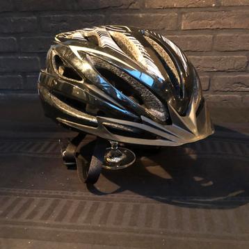 Racefiets helm beschikbaar voor biedingen