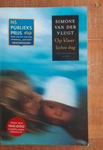 Thriller :Op klaar lichte dag/ Simone vsn der Vlugt, Ophalen of Verzenden, Zo goed als nieuw, Simone van der Vlugt, Nederland
