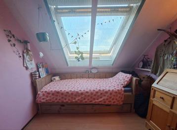 Eenpersoons steigerhouten bed  beschikbaar voor biedingen
