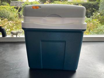 Koelbox met 12V aansluiting voor auto/caravan beschikbaar voor biedingen