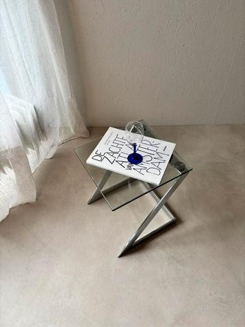 Minimalistische bijzettafel Bauhaus chroom en glas jaren 80 beschikbaar voor biedingen