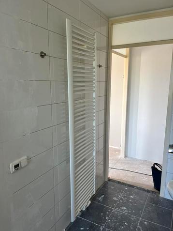 Witte design radiator 60 cm breed en 202 cm hoog beschikbaar voor biedingen
