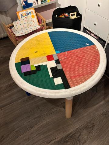 Lego tafel beschikbaar voor biedingen