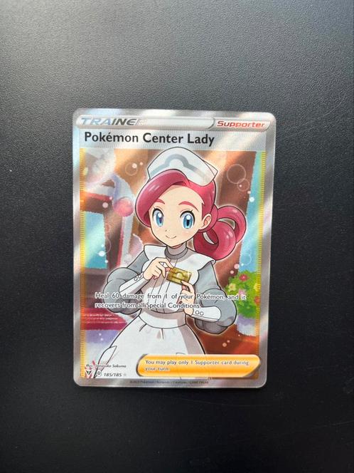Pokémon Center Lady 185/185, Hobby en Vrije tijd, Verzamelkaartspellen | Pokémon, Zo goed als nieuw, Losse kaart, Foil, Verzenden