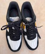 Nike Airforce 1 ‘07 LV8 - zwart/wit/goud - maat UK10 / 44, Zwart, Nike, Ophalen of Verzenden, Sneakers of Gympen
