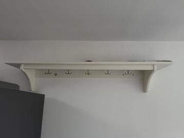 Mooie Wandkapstok met Plank beschikbaar voor biedingen