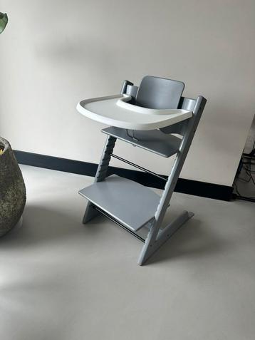 Stokke tripp trapp kinderstoel met accesoires beschikbaar voor biedingen