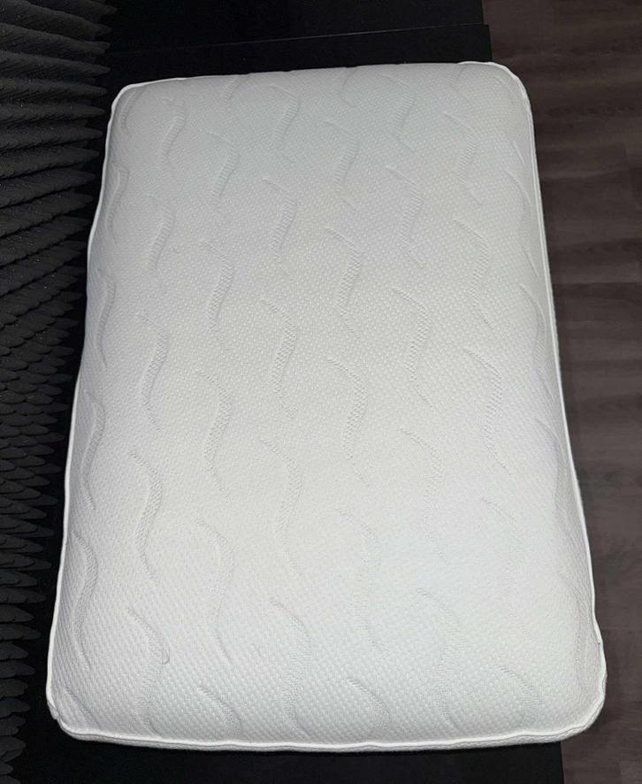 Kussen WELLPUR VARDO 40x60x13 cm / Pillow, Huis en Inrichting, Slaapkamer | Beddengoed, Zo goed als nieuw, Kussen, Eenpersoons