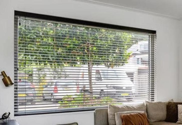 Zwarte houten jaloezieën shutters 50mm | maatwerk | 1 set, Huis en Inrichting, Stoffering | Gordijnen en Lamellen, Zo goed als nieuw