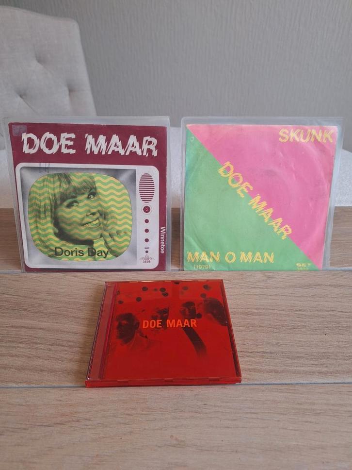 2  Singles +  CD van " DOE MAAR " // DE BOM ...DORIS DAY, Cd's en Dvd's, Vinyl | Nederlandstalig, Zo goed als nieuw, Levenslied of Smartlap