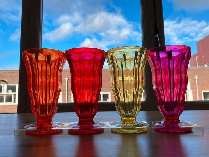 Nieuw gekleurde feest bekers plastic buitenservies ijs, Huis en Inrichting, Keuken | Keukenbenodigdheden, Nieuw, Ophalen of Verzenden